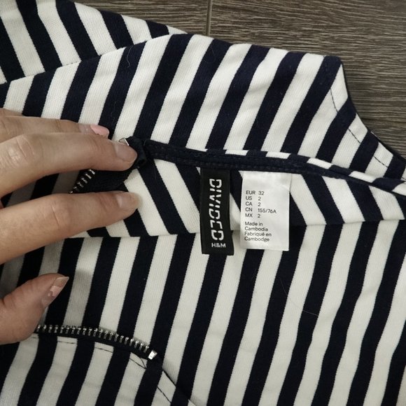 Peplum striped bodycon dress - Picture 2 of 3